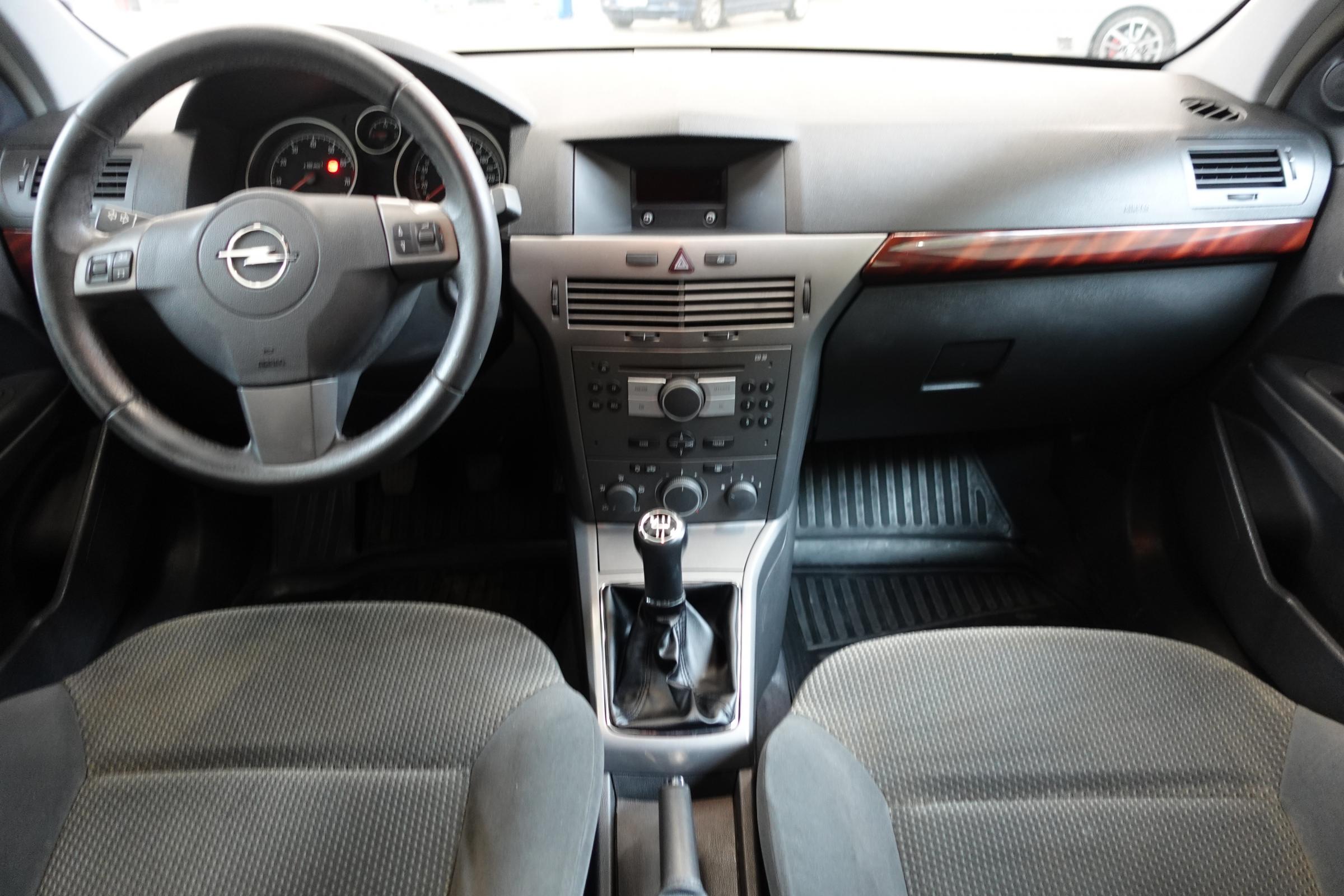 Opel Astra, 2005 - pohled č. 8