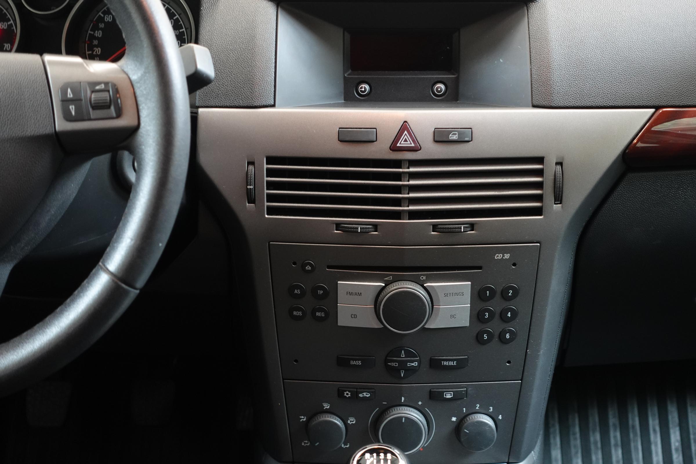 Opel Astra, 2005 - pohled č. 9