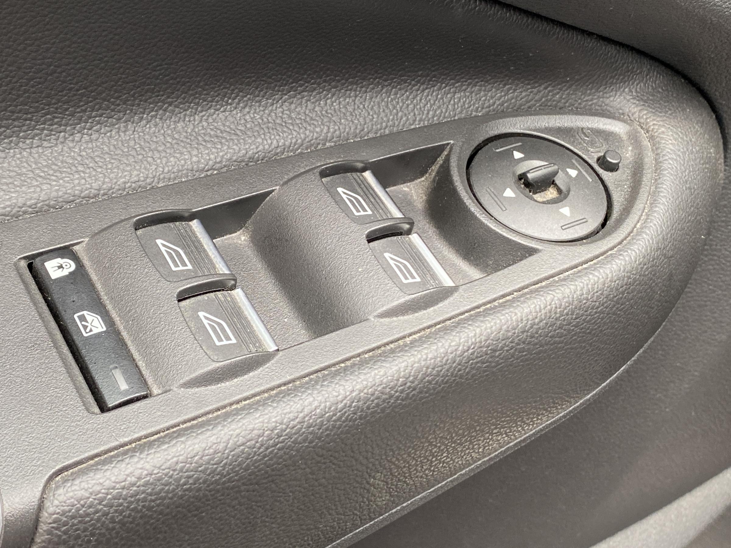 Ford Kuga, 2015 - pohled č. 11