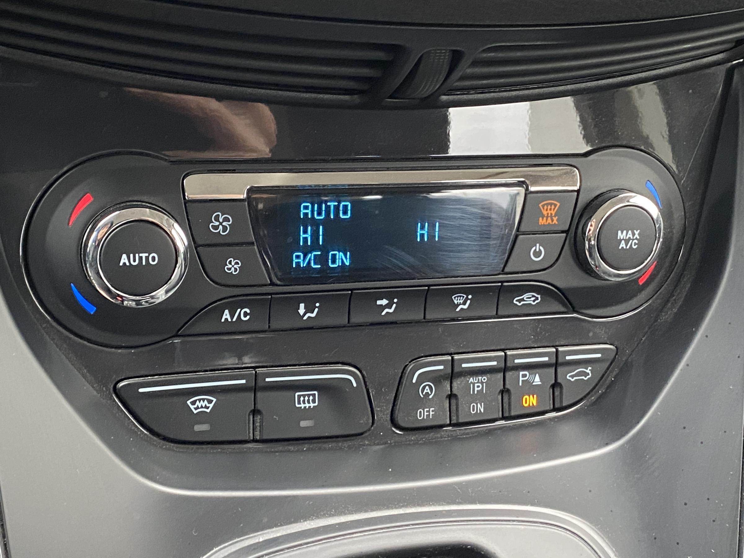 Ford Kuga, 2015 - pohled č. 16