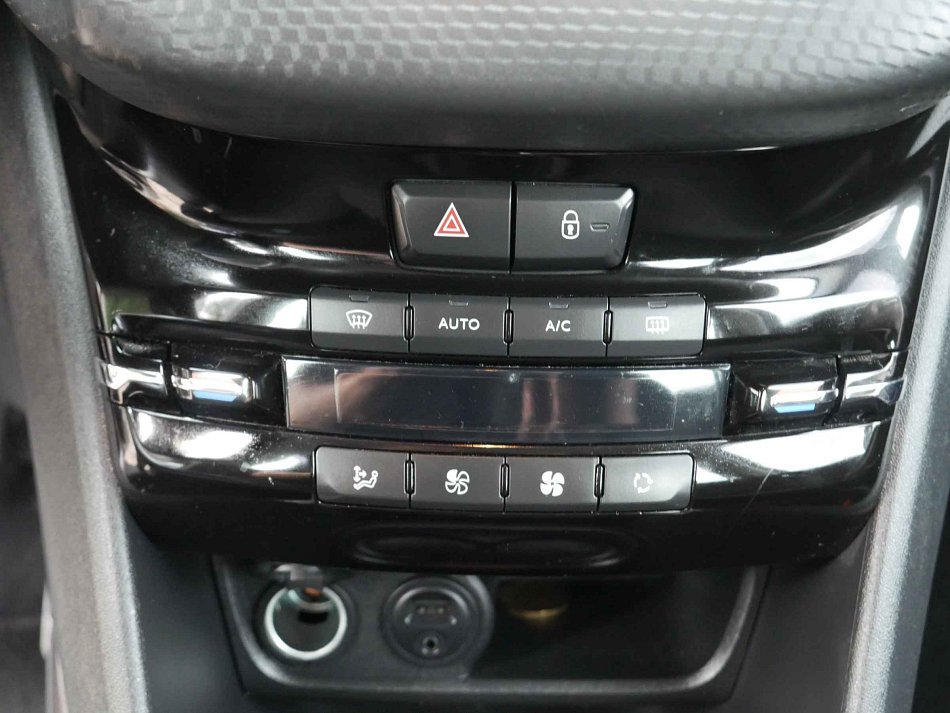 Peugeot 2008 1.2 PT 