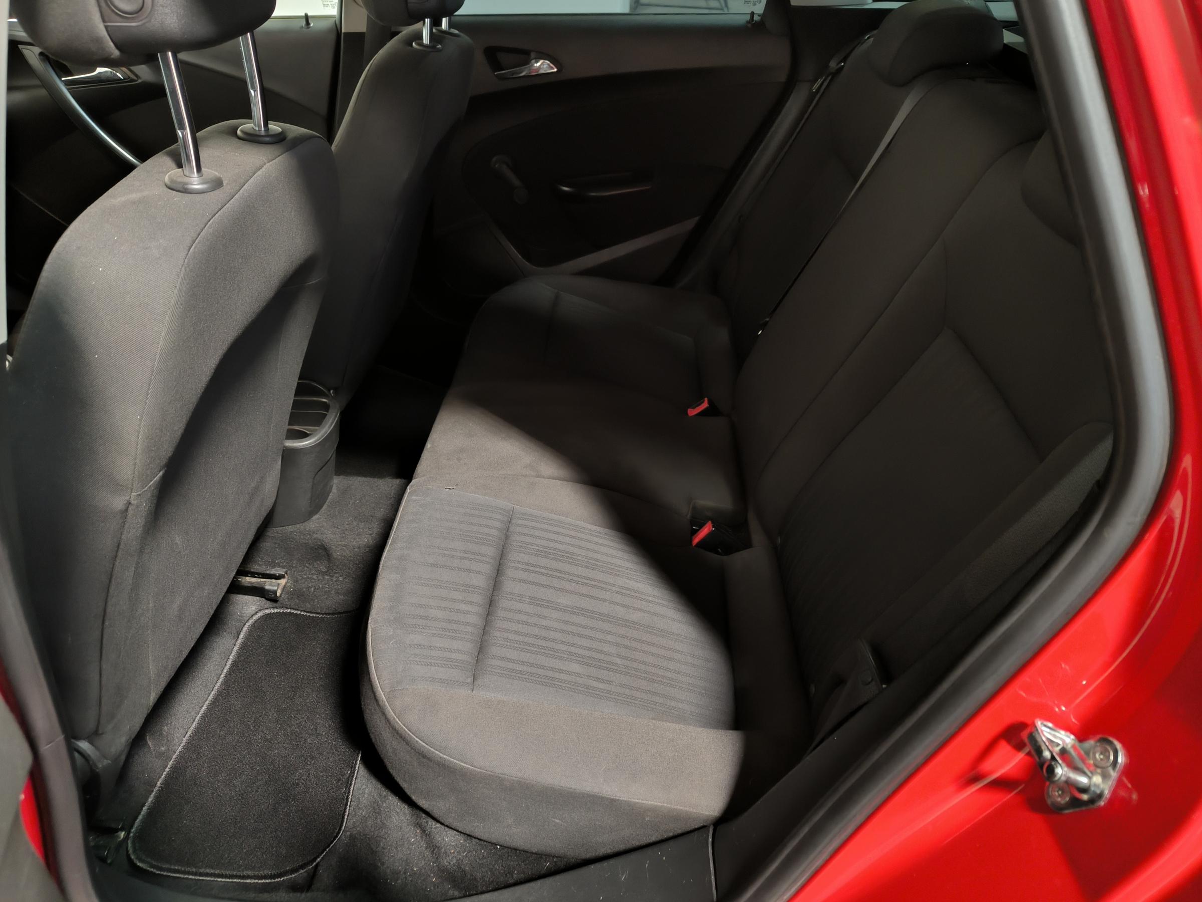 Opel Astra, 2011 - pohled č. 10