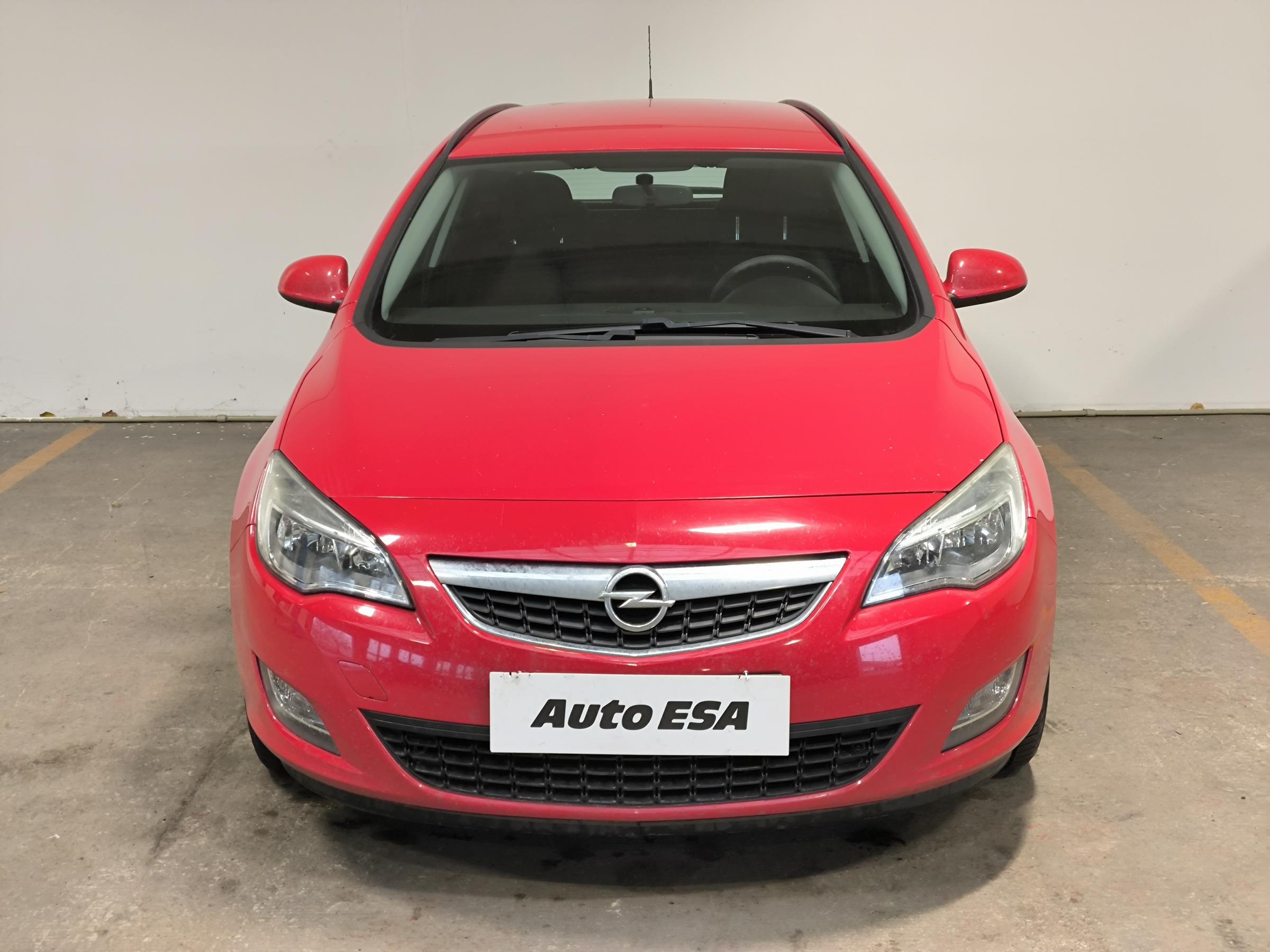 Opel Astra, 2011 - pohled č. 2