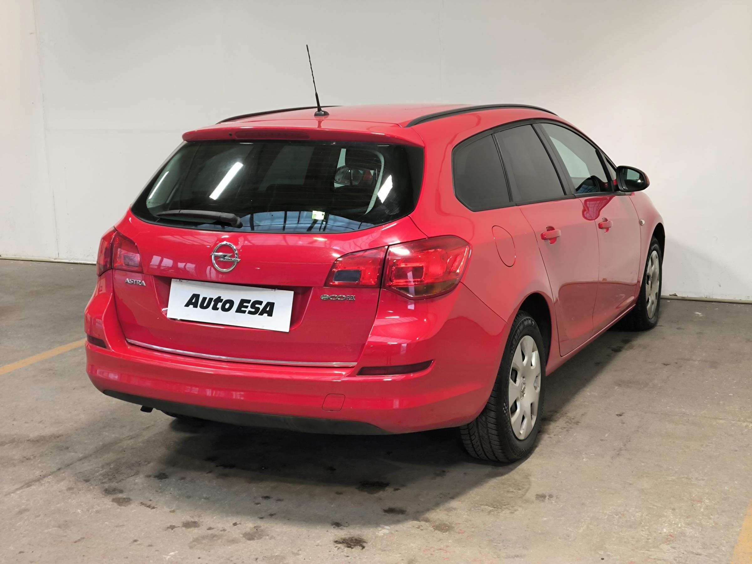 Opel Astra, 2011 - pohled č. 6