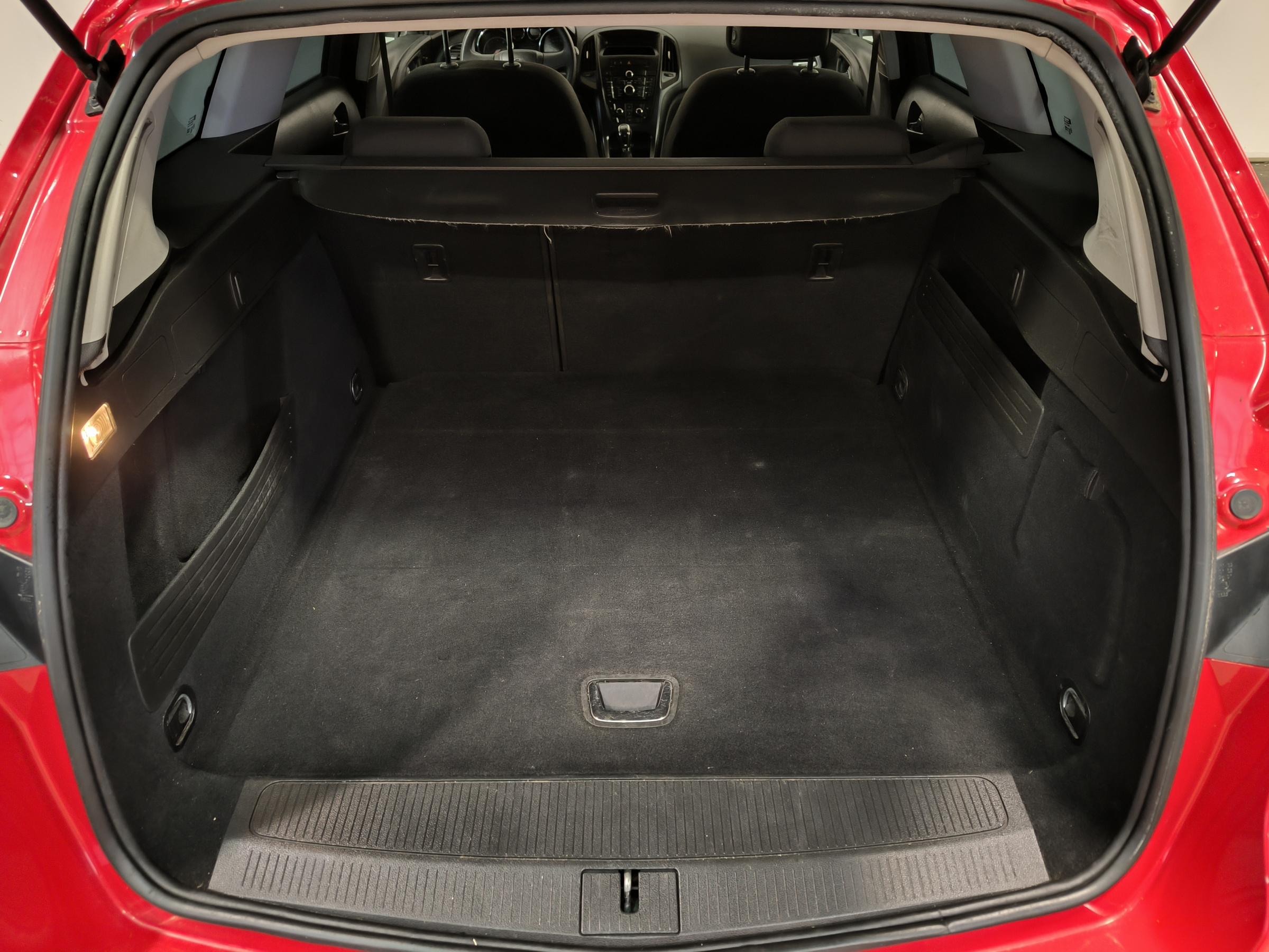 Opel Astra, 2011 - pohled č. 7