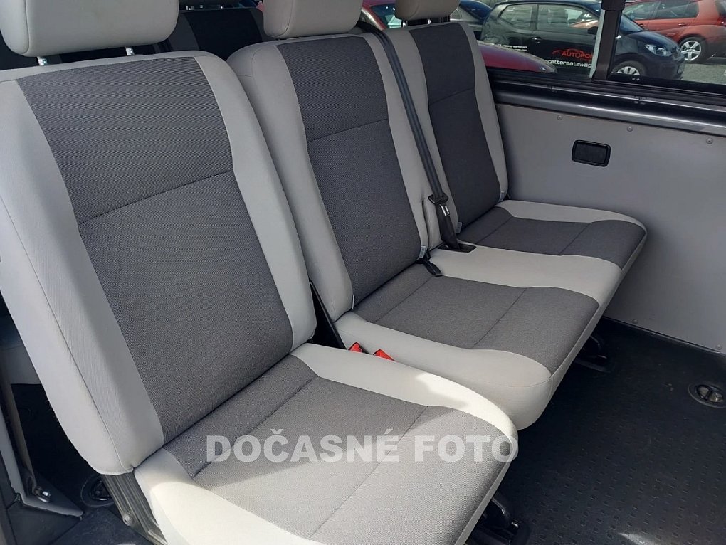Volkswagen Transporter 2.0TDi  L2 9míst