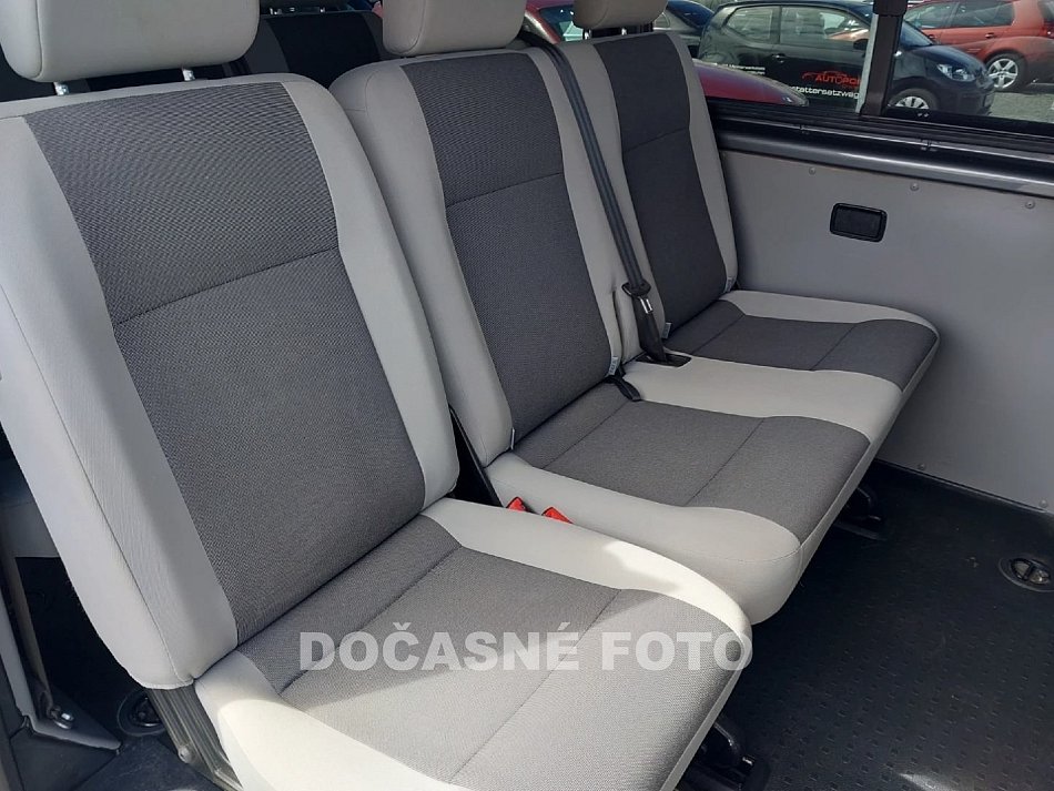 Volkswagen Transporter 2.0TDi  L2 9míst
