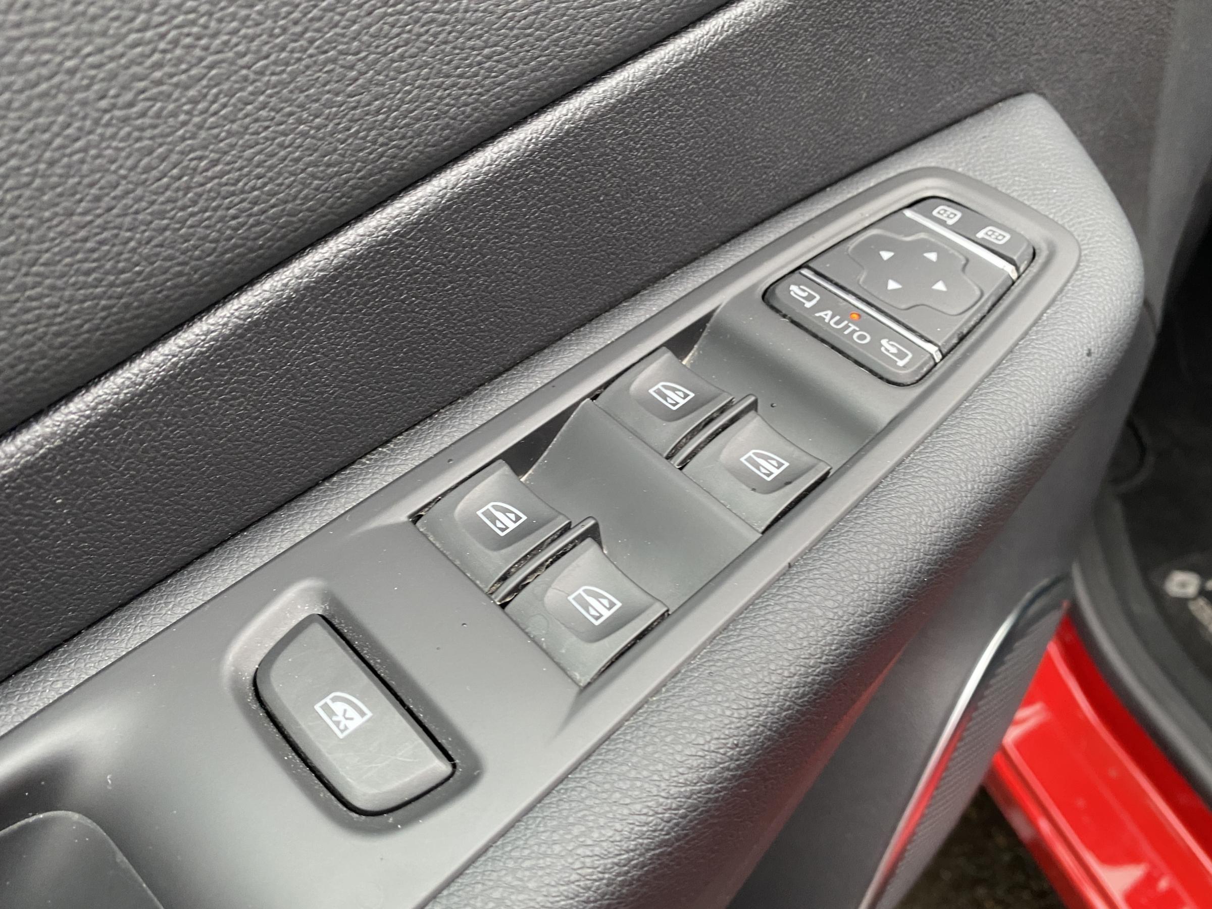 Renault Captur, 2018 - pohled č. 13