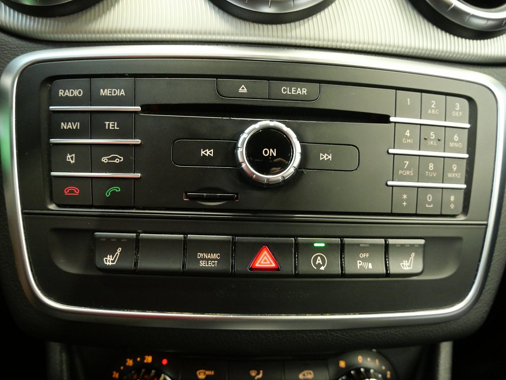 Mercedes-Benz CLA 1.6i  CLA 180