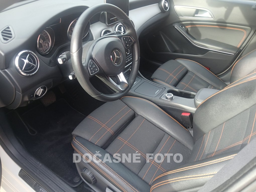 Mercedes-Benz CLA 1.6i 