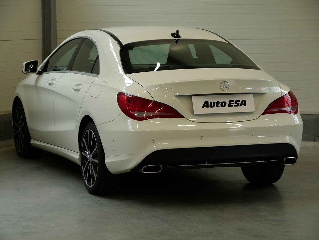 Mercedes-Benz CLA 1.6i  CLA 180