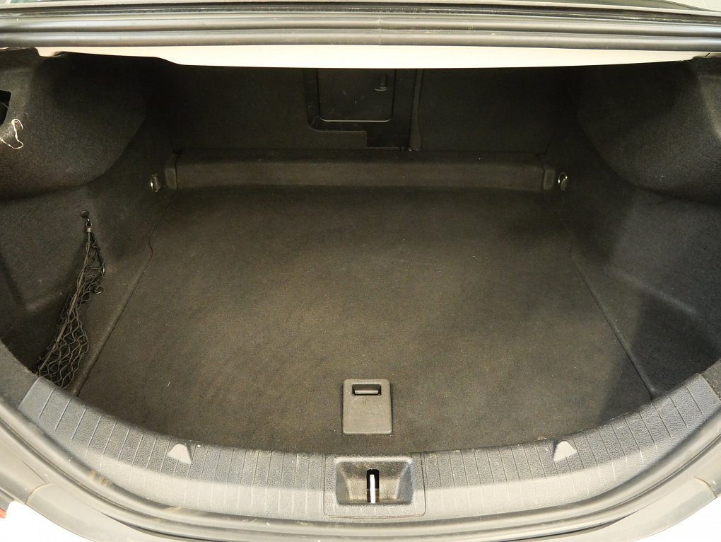 Mercedes-Benz CLA 1.6i  CLA 180