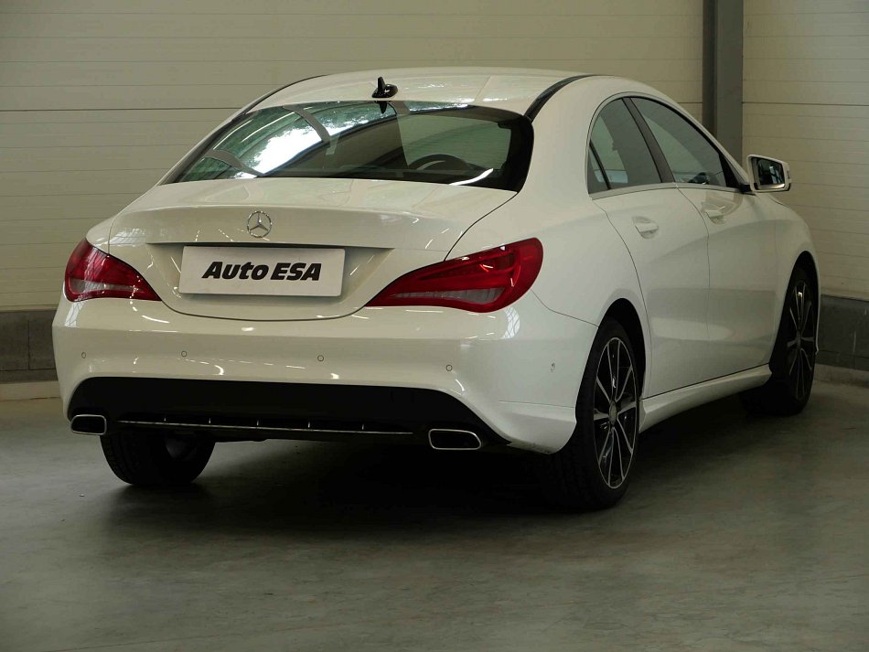 Mercedes-Benz CLA 1.6i  CLA 180