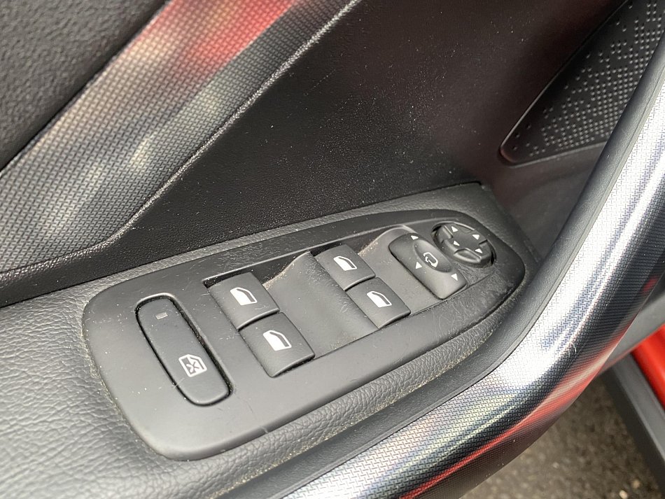 Peugeot 2008 1.6 HDi Féline Titane