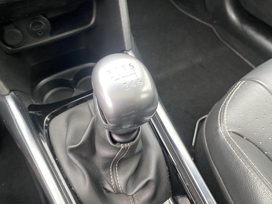 Peugeot 2008 1.6 HDi Féline Titane