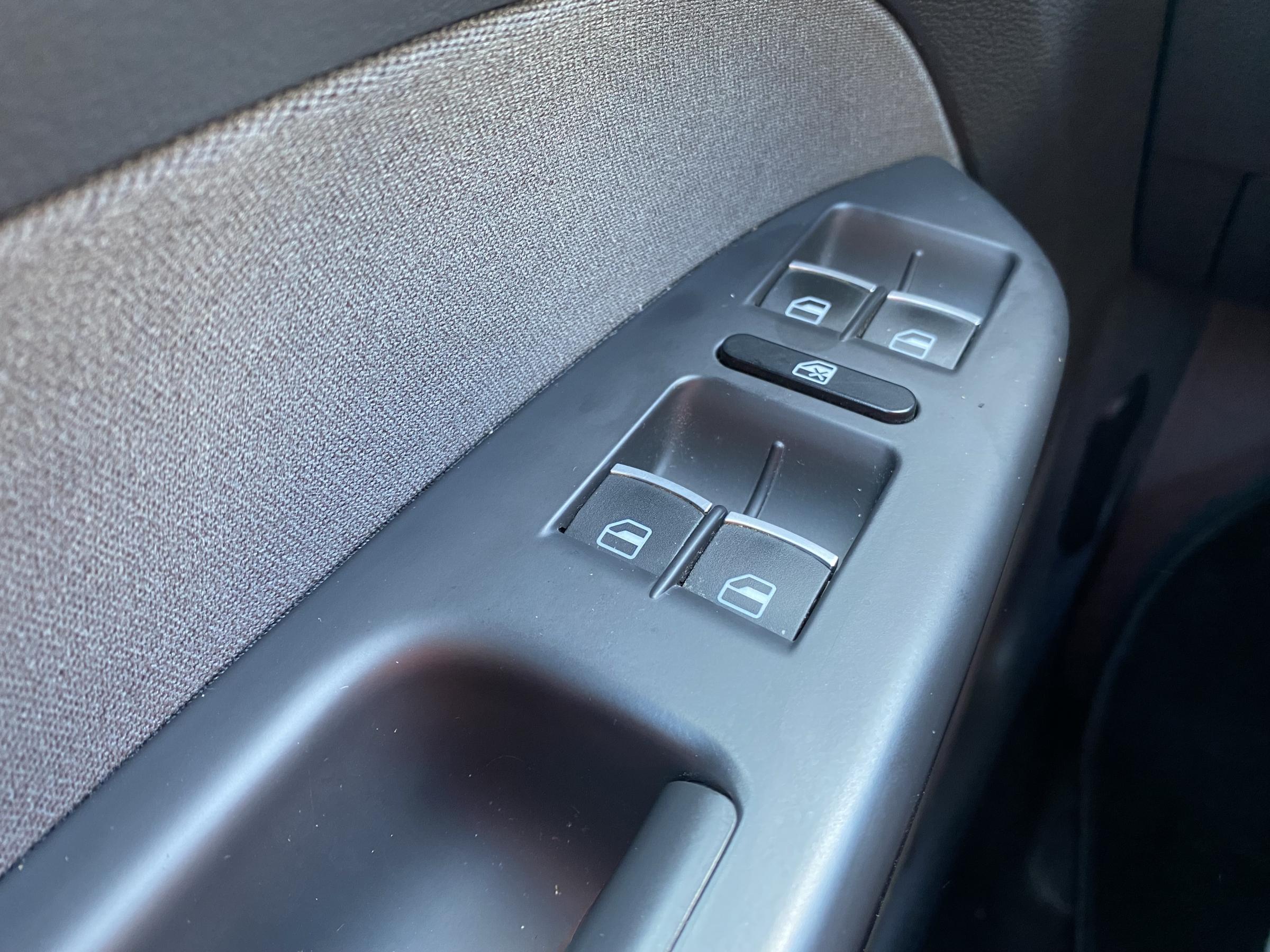 Volkswagen Touran, 2010 - pohled č. 11