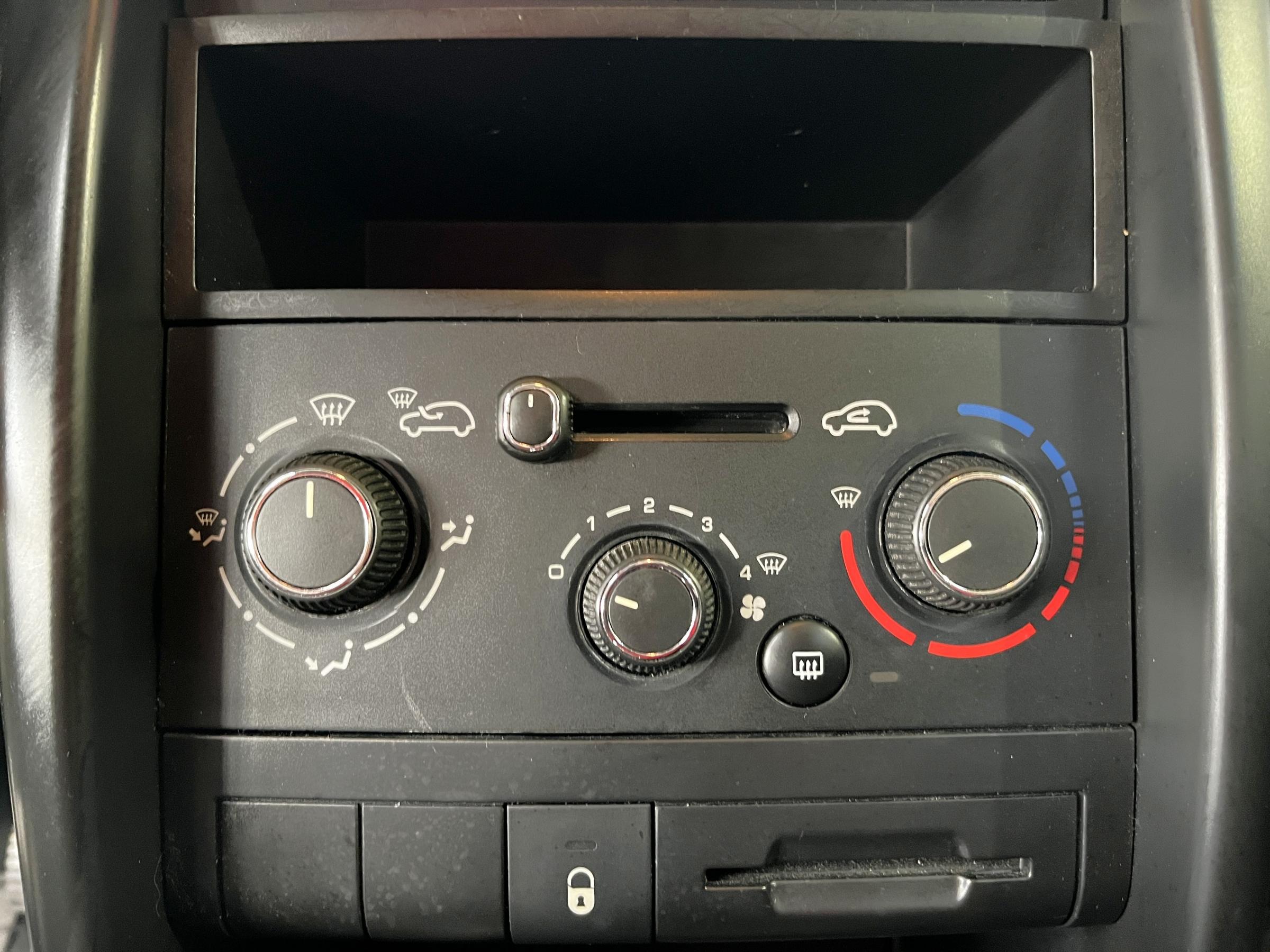 Peugeot 207, 2011 - pohled č. 13