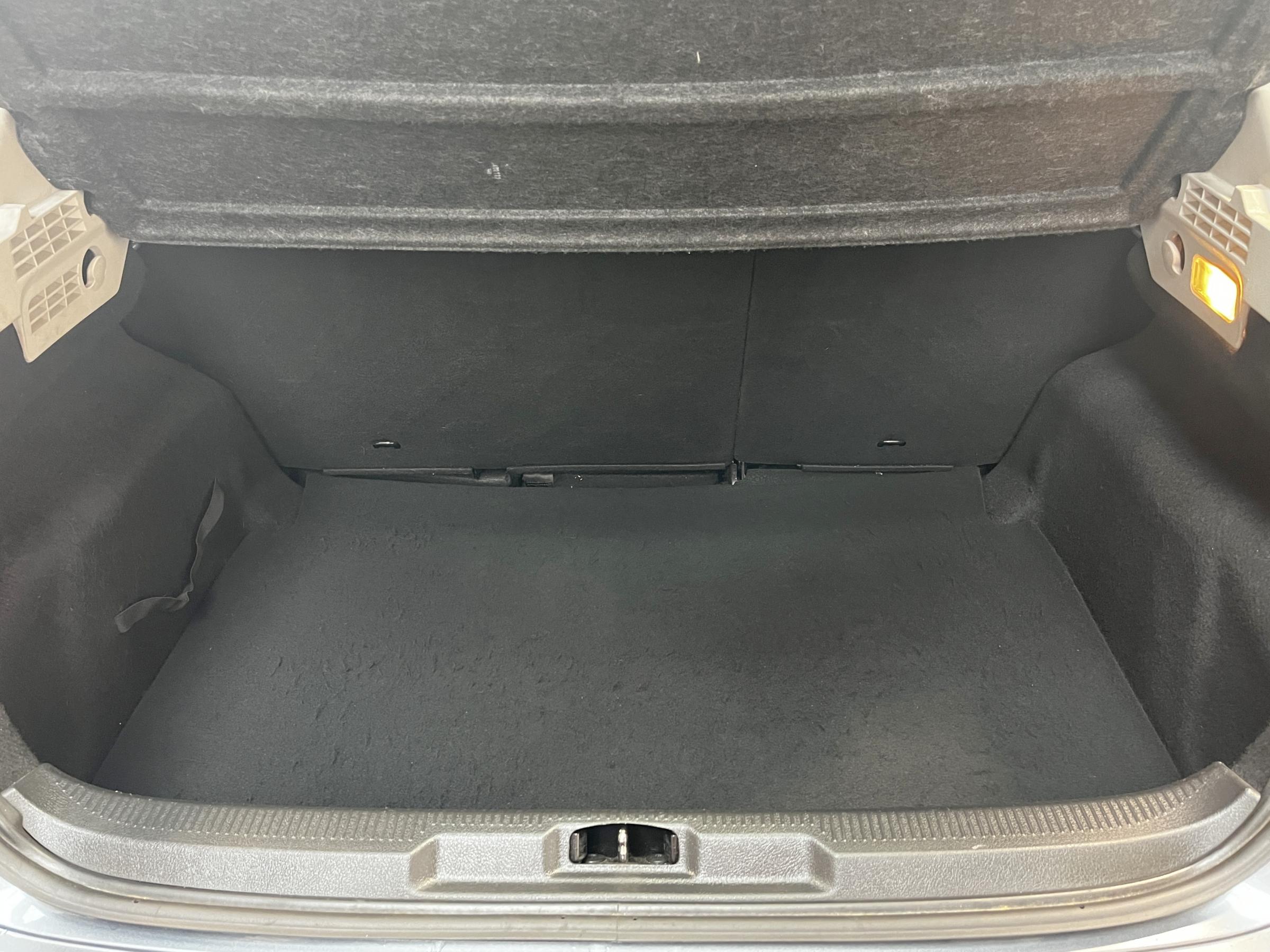 Peugeot 207, 2011 - pohled č. 7