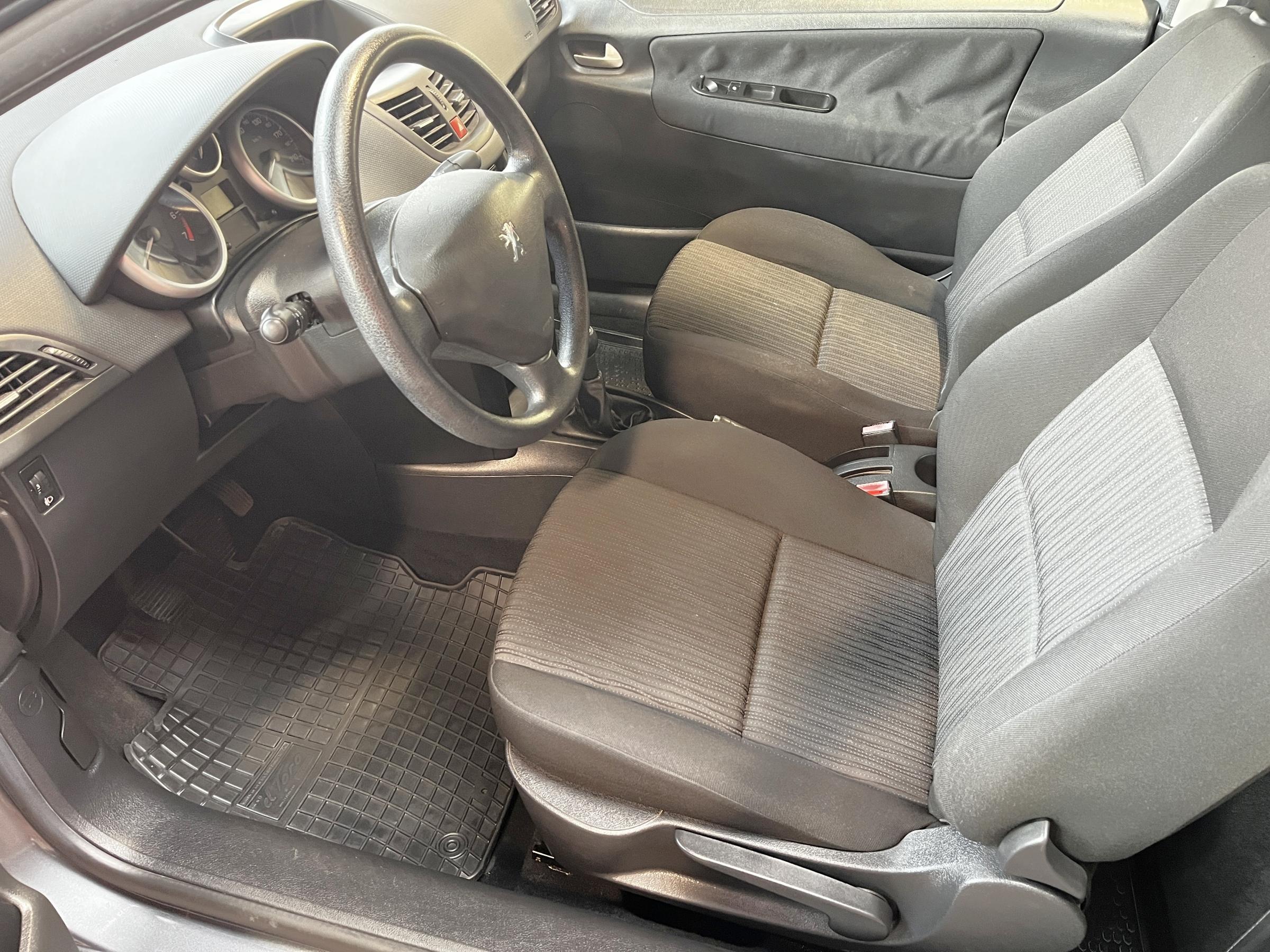 Peugeot 207, 2011 - pohled č. 9