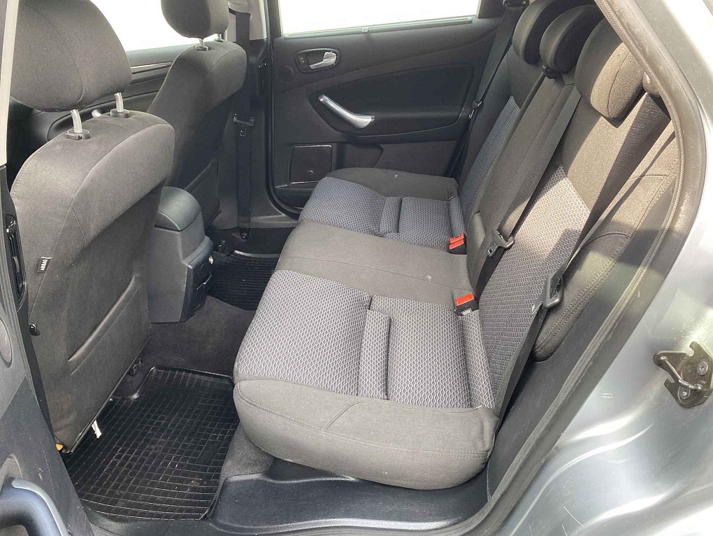 Ford Mondeo 2.0 i Ghia