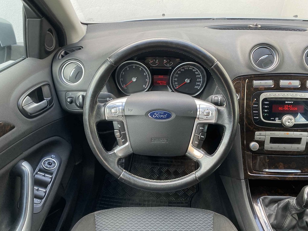 Ford Mondeo 2.0 i Ghia