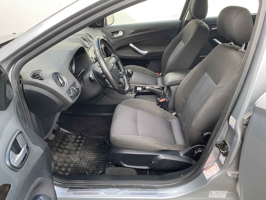 Ford Mondeo 2.0 i Ghia