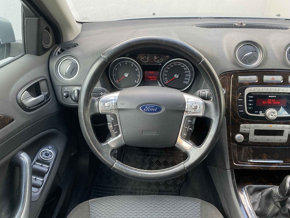 Ford Mondeo 2.0 i Ghia