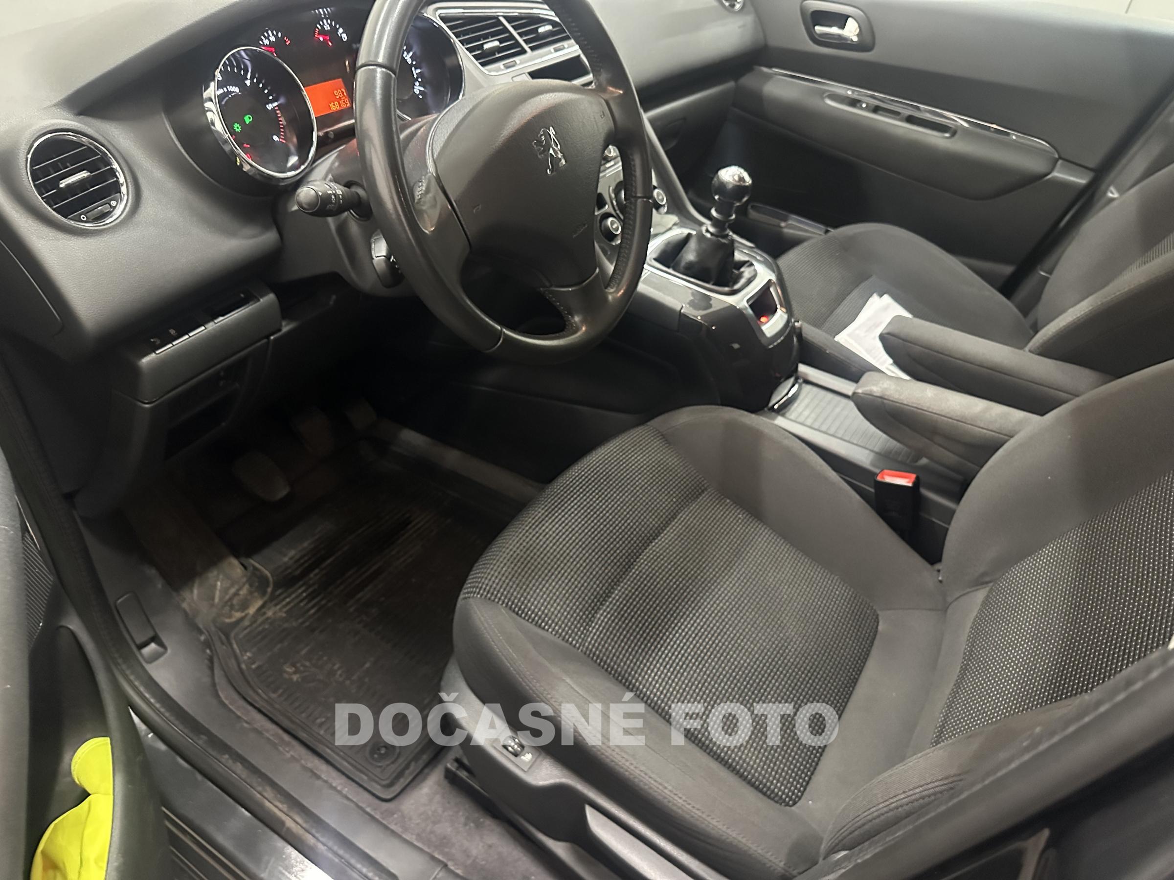 Peugeot 5008, 2013 - pohled č. 3