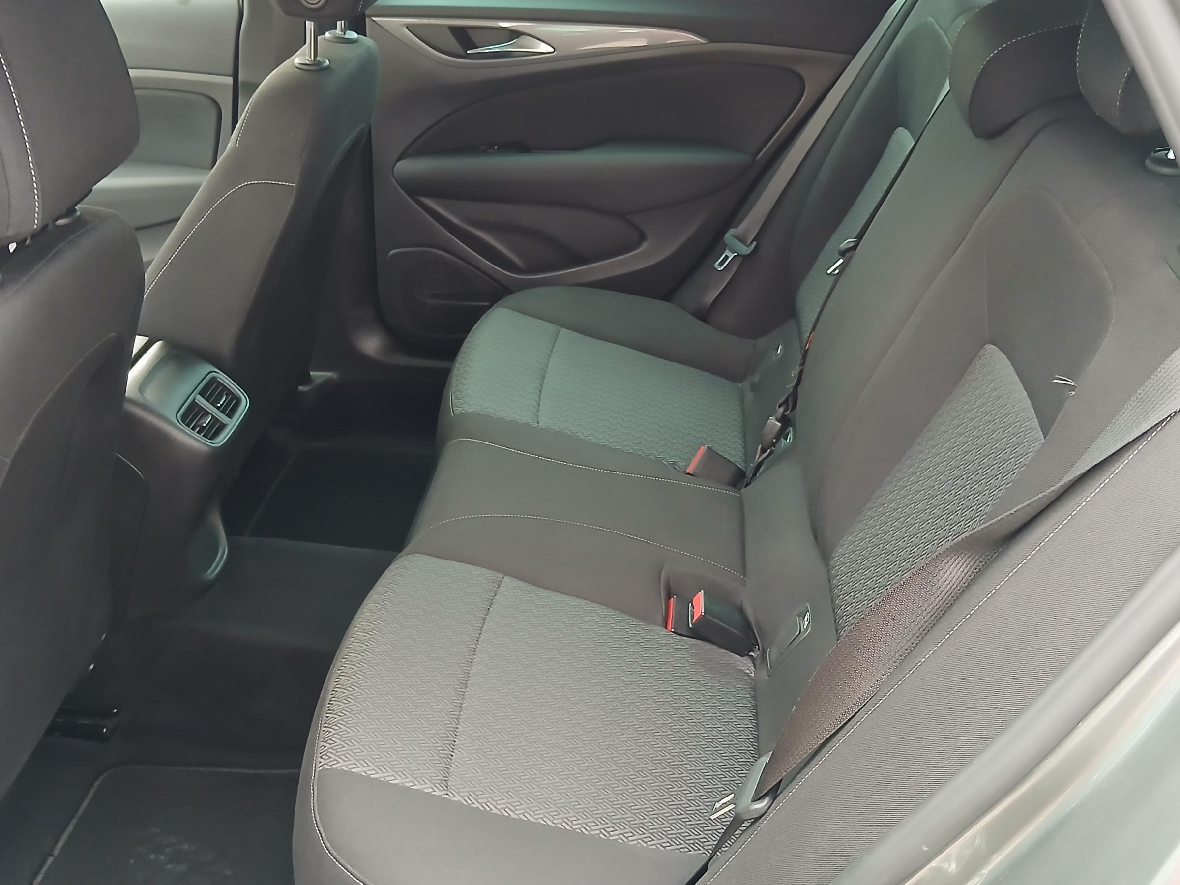 Opel Insignia, 2018 - pohled č. 10