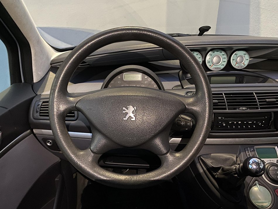 Peugeot 807 2.2i  7míst