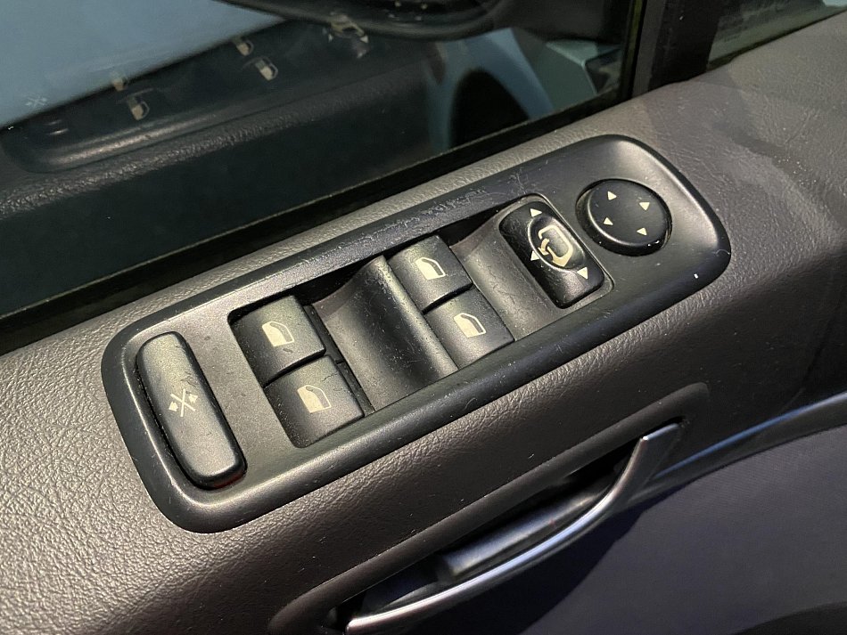 Peugeot 807 2.2i  7míst