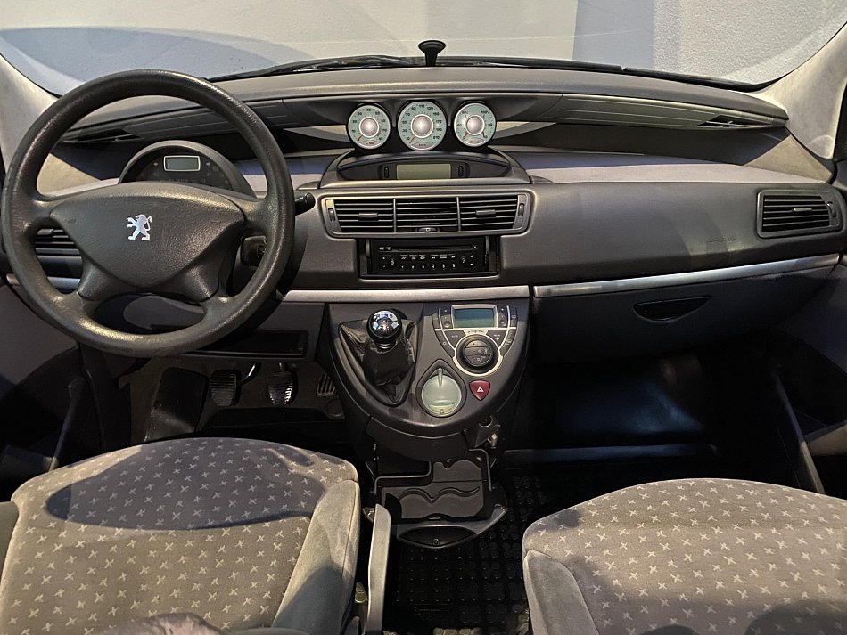 Peugeot 807 2.2i  7míst