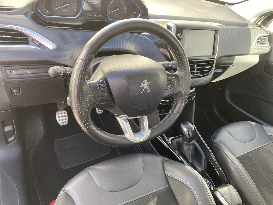 Peugeot 2008 1.2 PT Crossway
