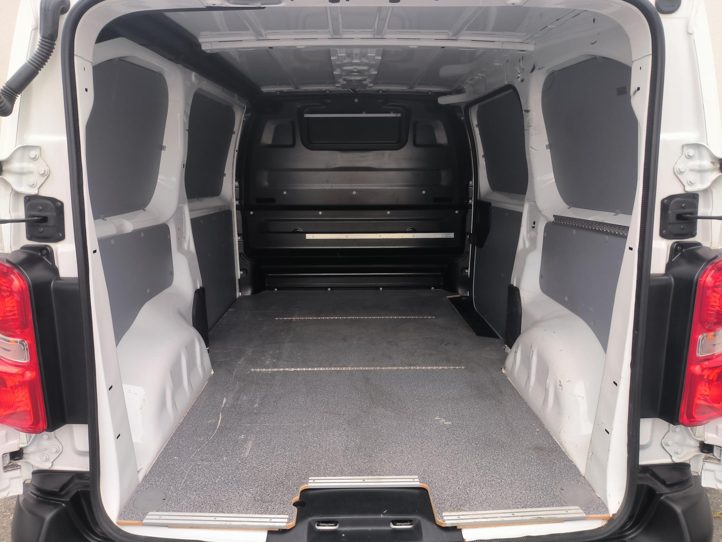 Opel Vivaro, 2021 - pohled č. 7