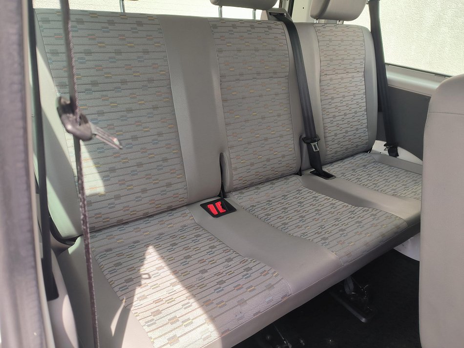 Volkswagen Transporter 2.0TDi  9míst