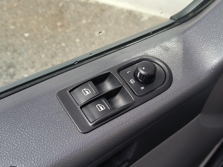 Volkswagen Transporter 2.0TDi  9míst