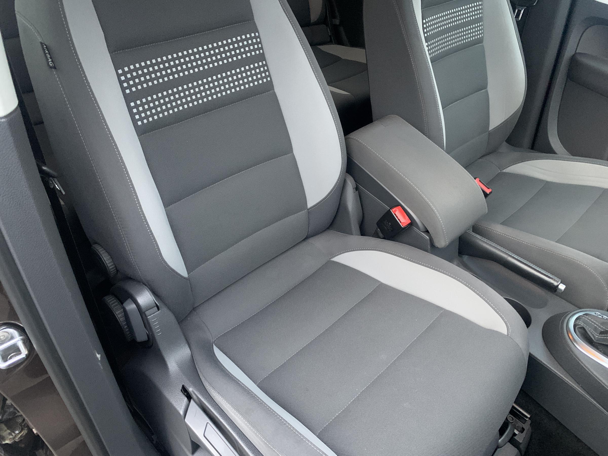 Volkswagen Touran, 2013 - pohled č. 12