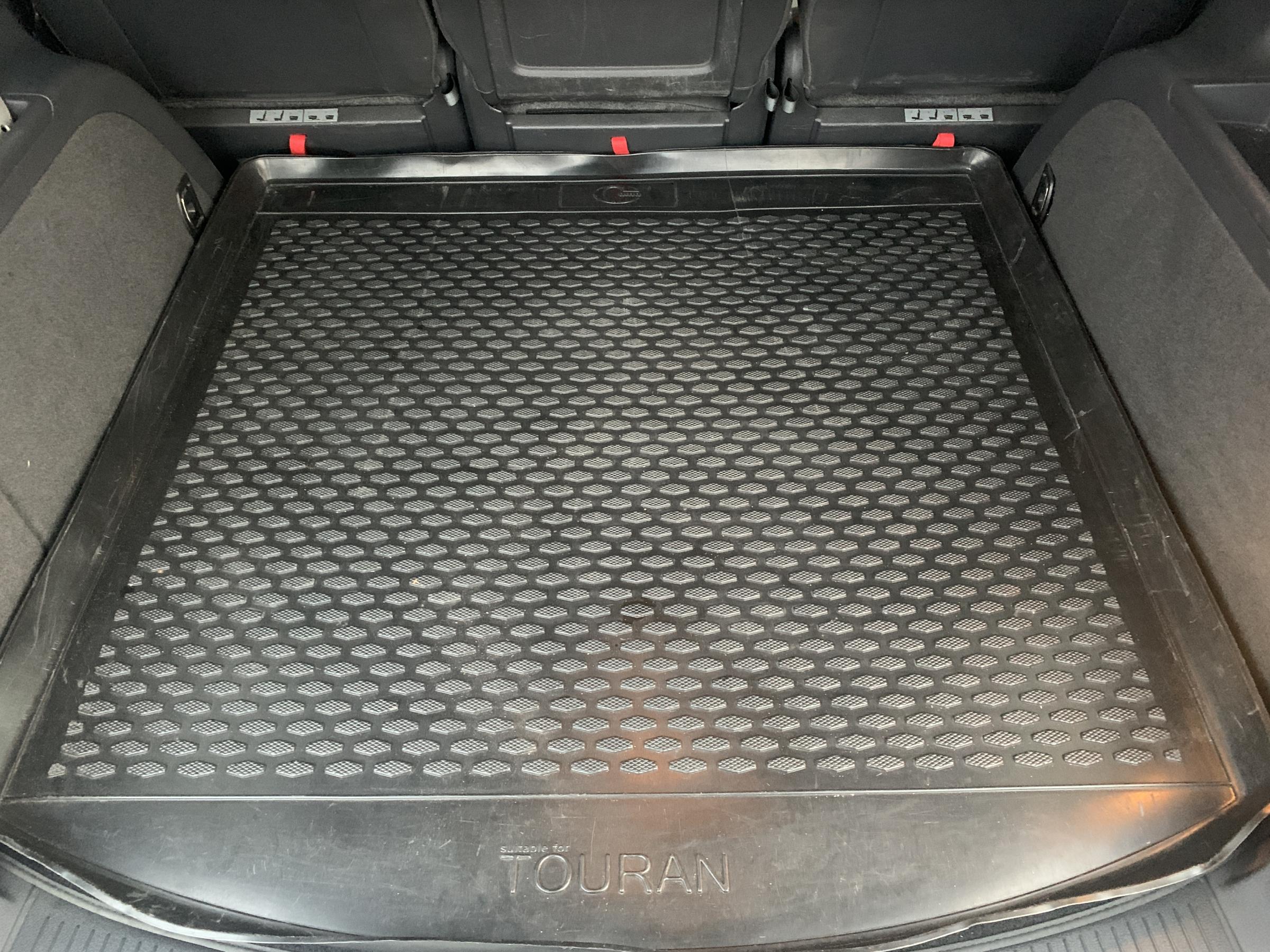 Volkswagen Touran, 2013 - pohled č. 7