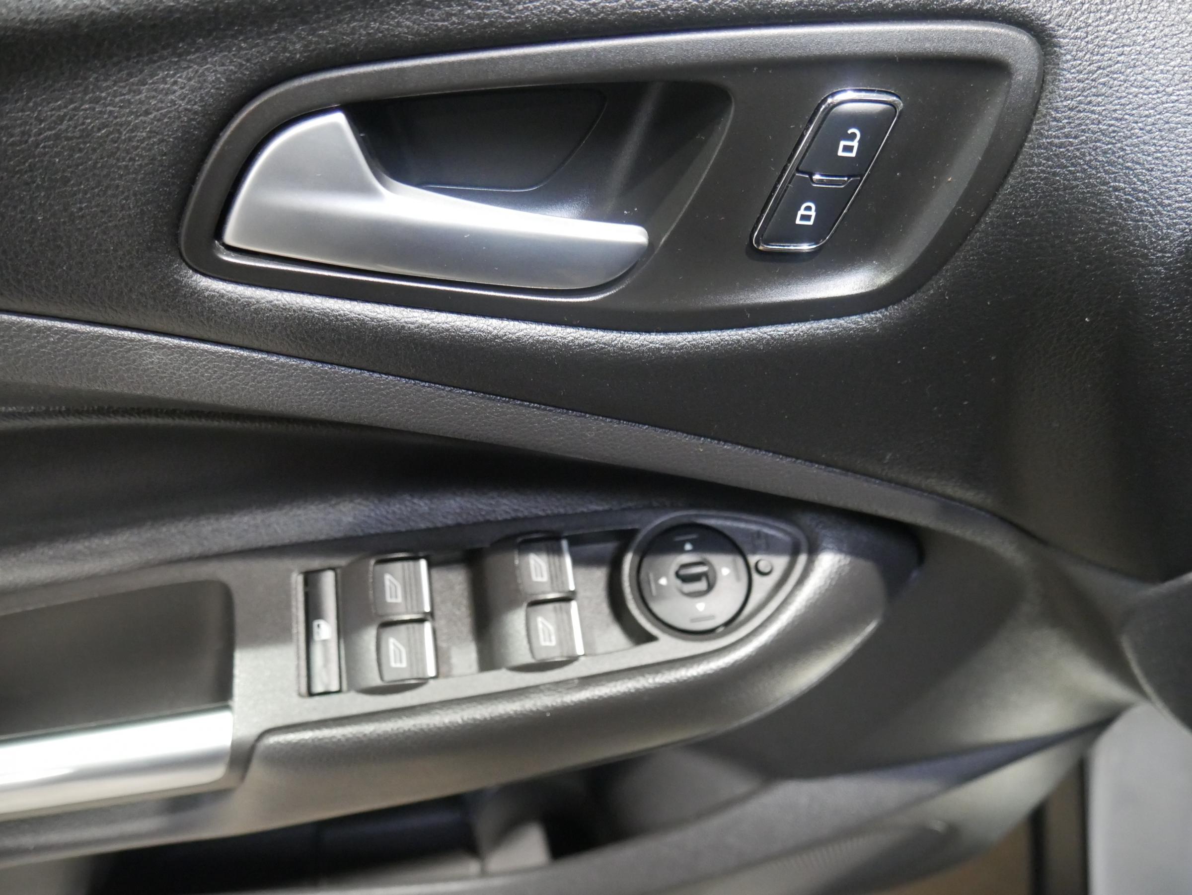 Ford Kuga, 2015 - pohled č. 11