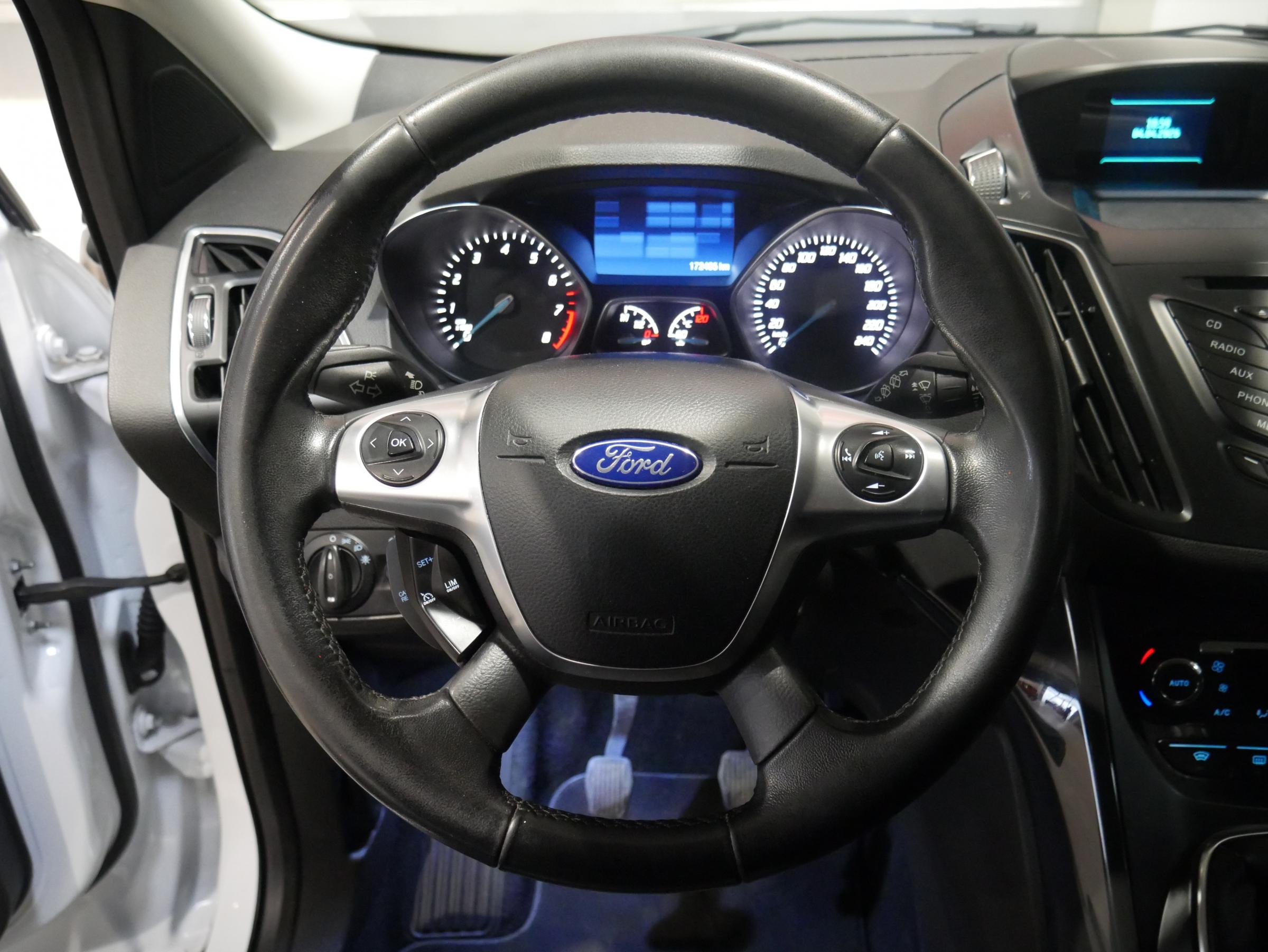 Ford Kuga, 2015 - pohled č. 12