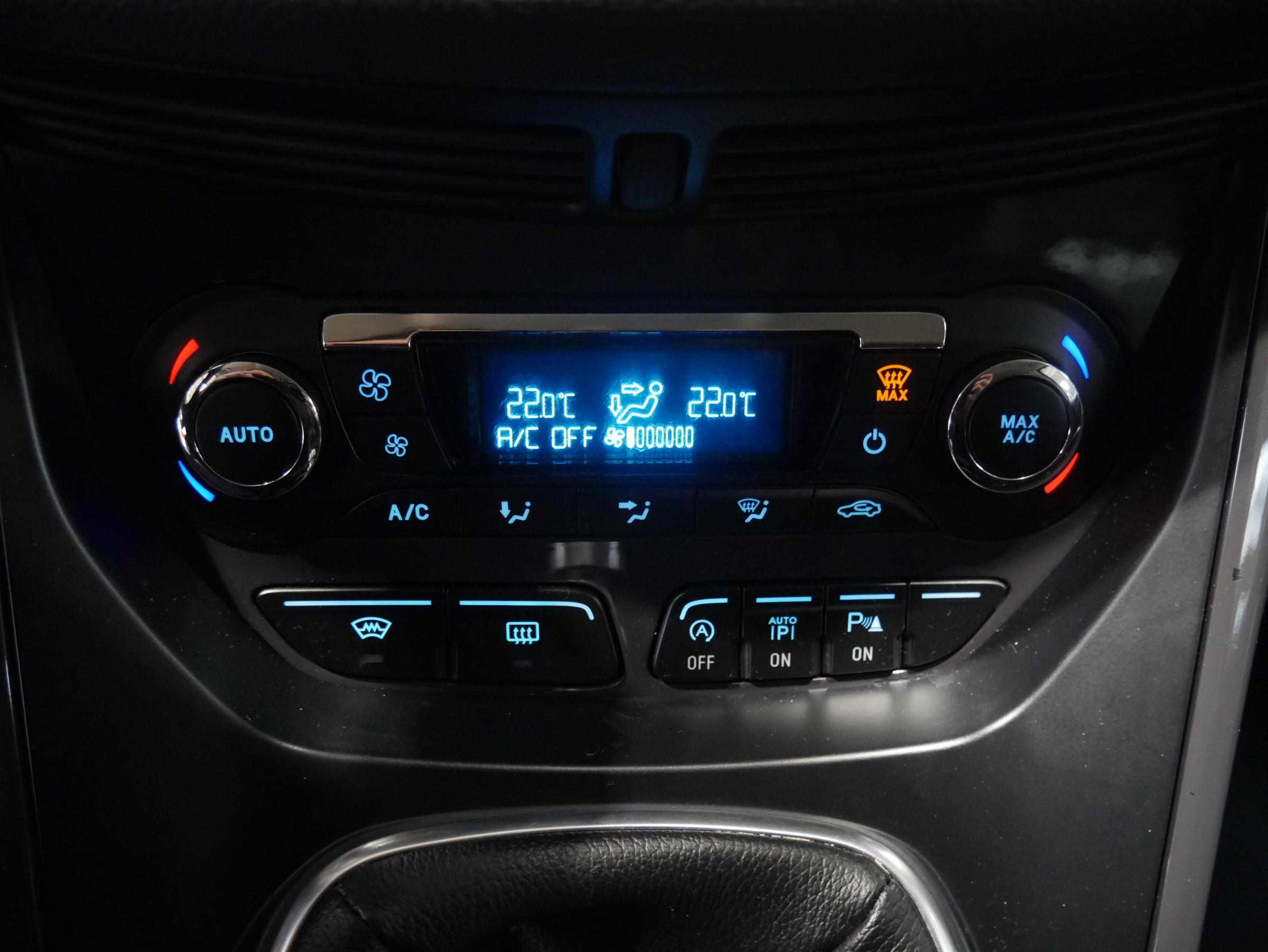 Ford Kuga, 2015 - pohled č. 14