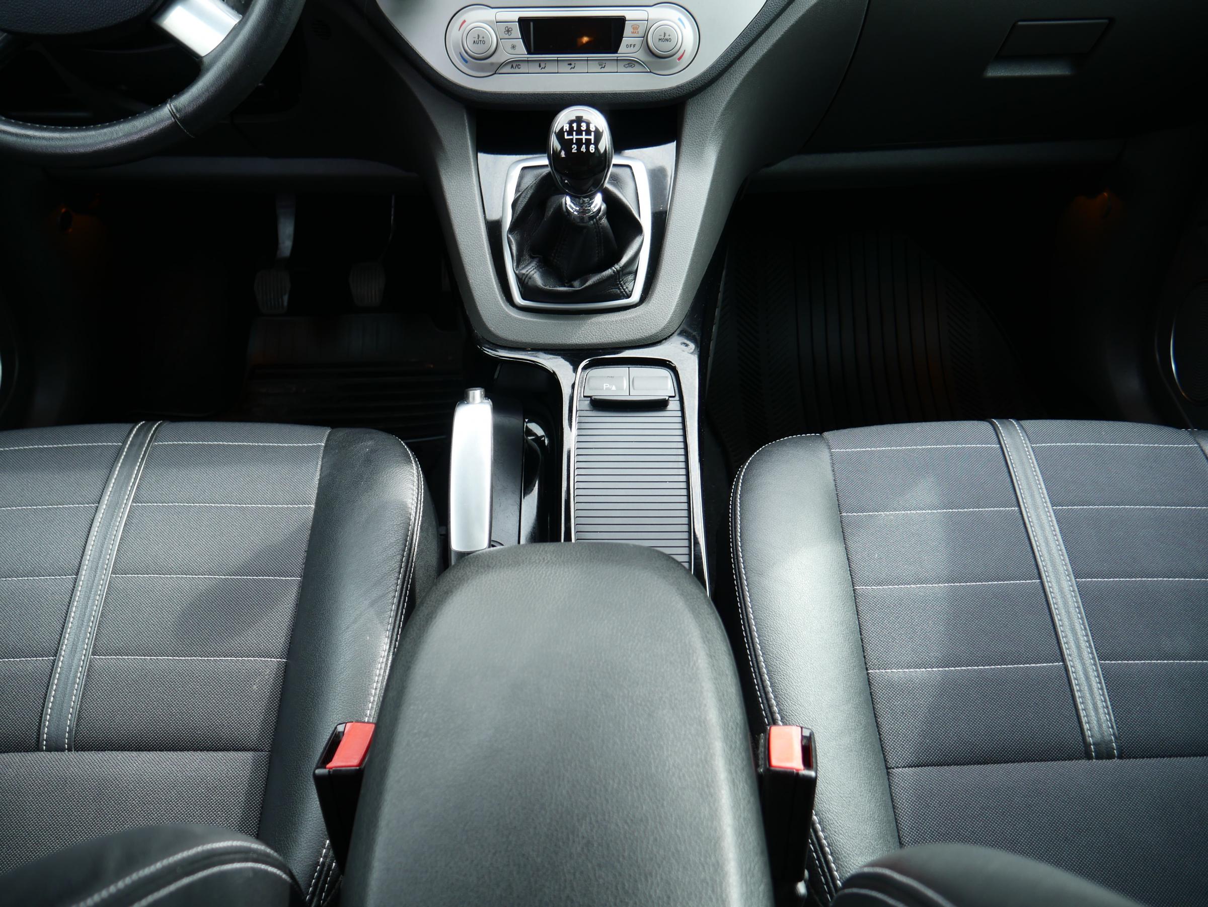 Ford Kuga, 2011 - pohled č. 14