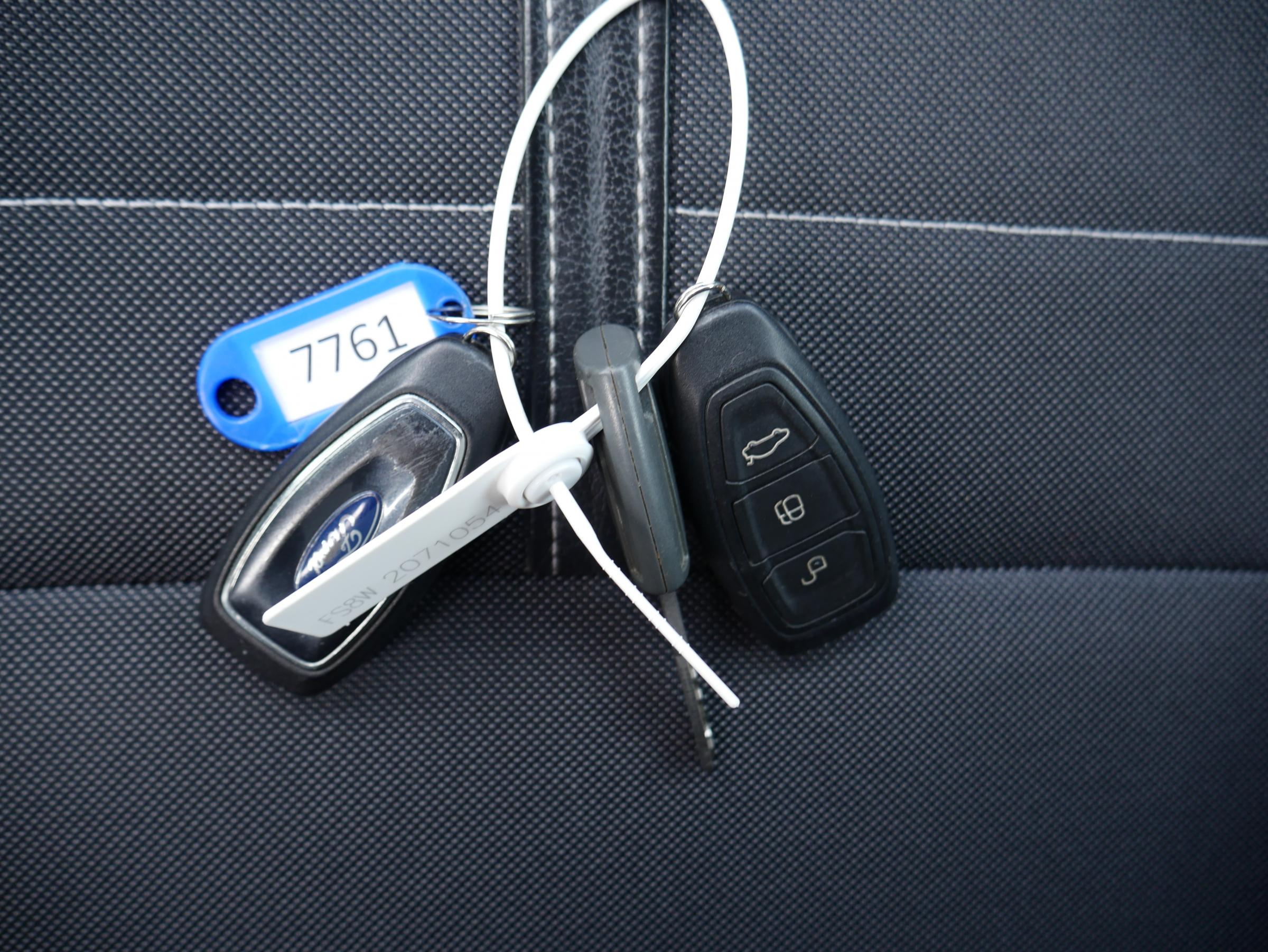 Ford Kuga, 2011 - pohled č. 21