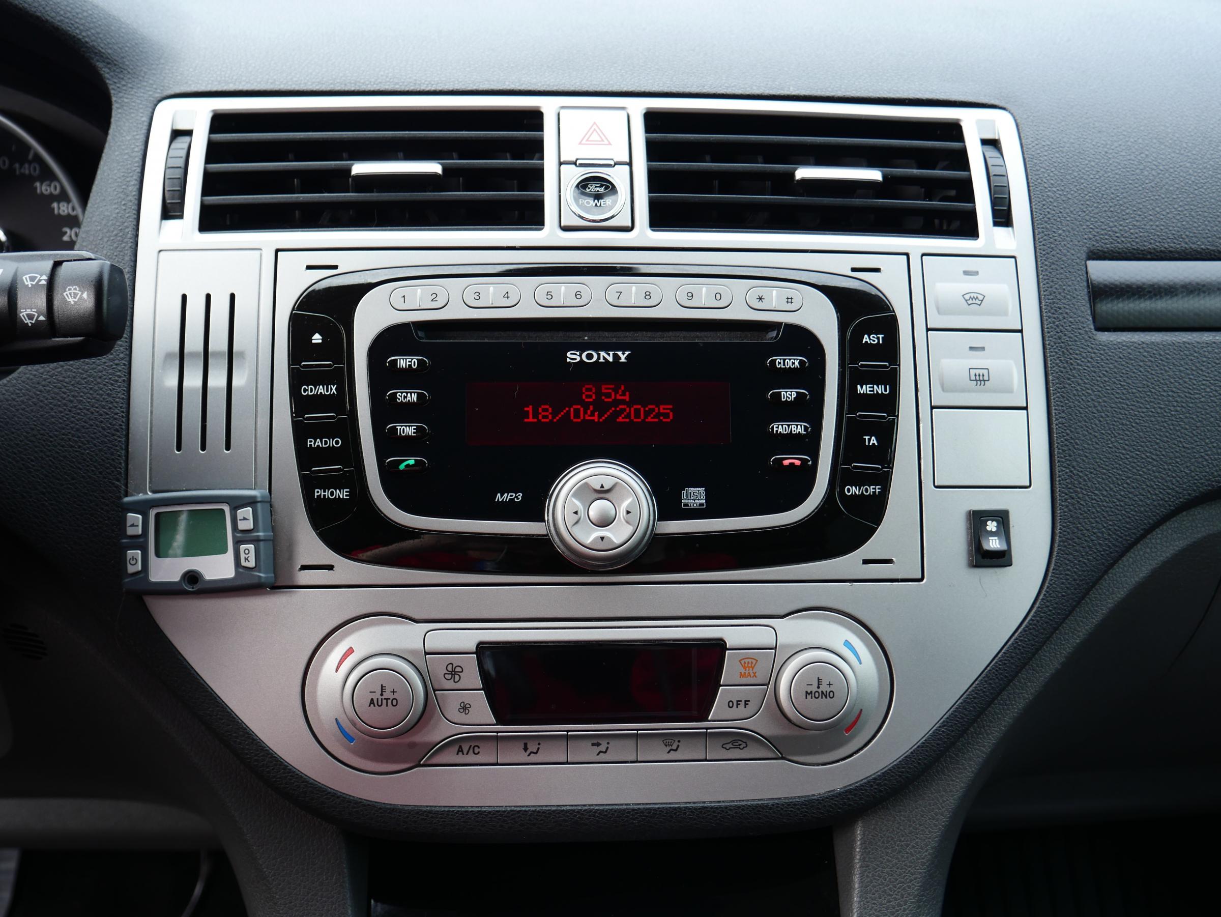 Ford Kuga, 2011 - pohled č. 9