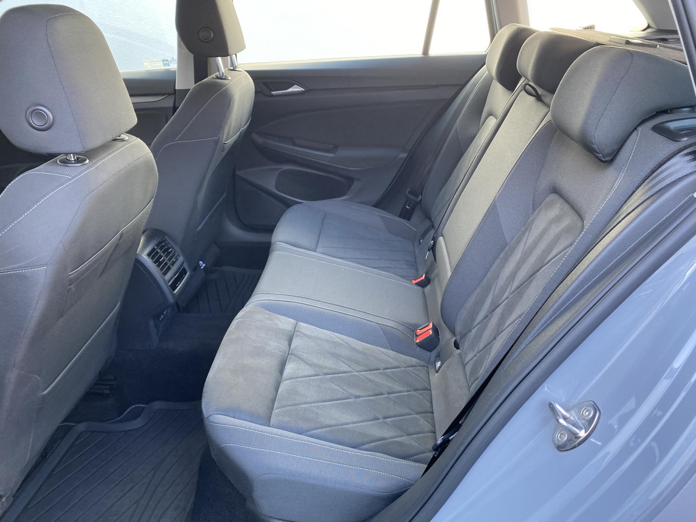 Volkswagen Golf, 2021 - pohled č. 10