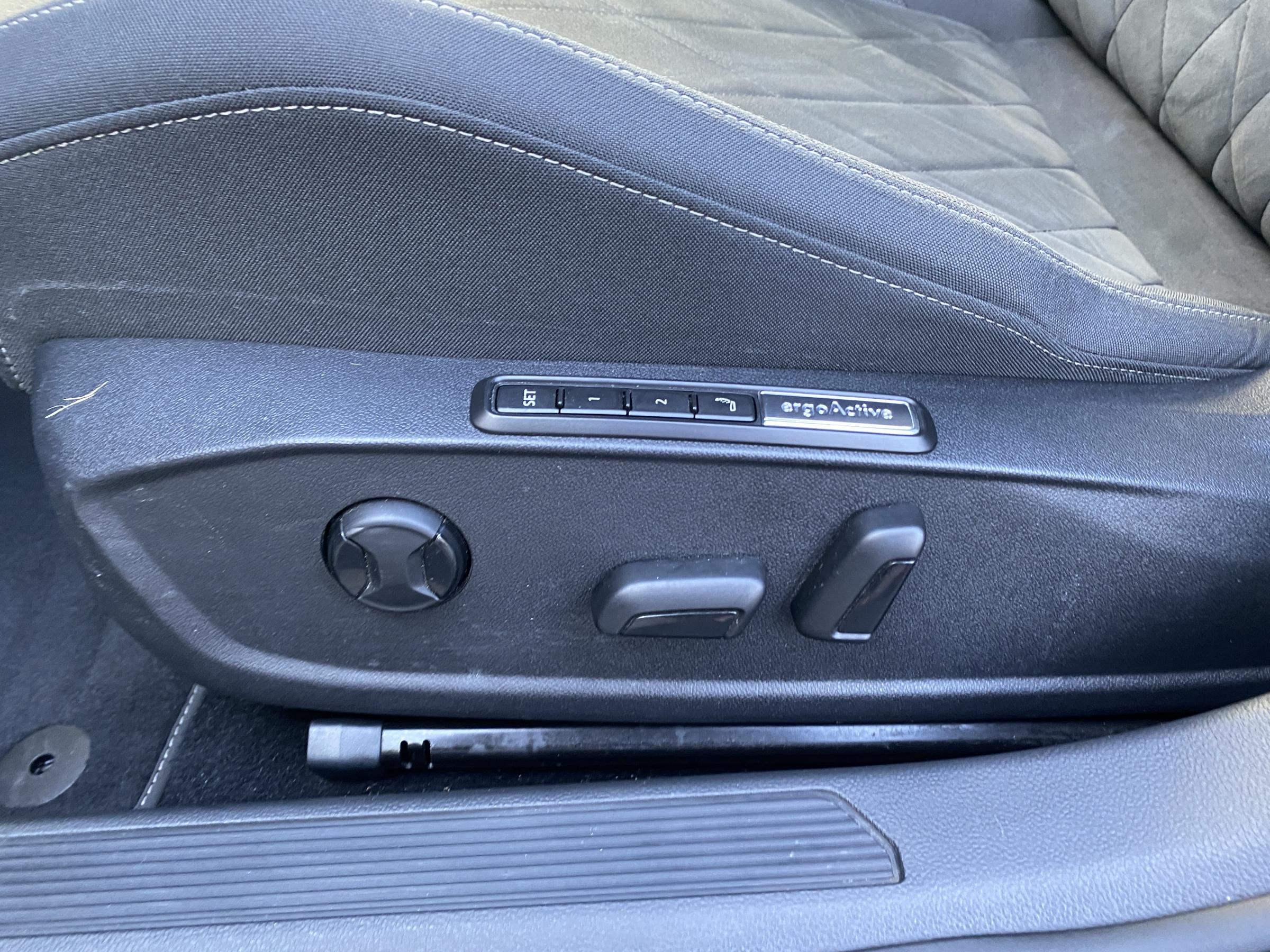 Volkswagen Golf, 2021 - pohled č. 14