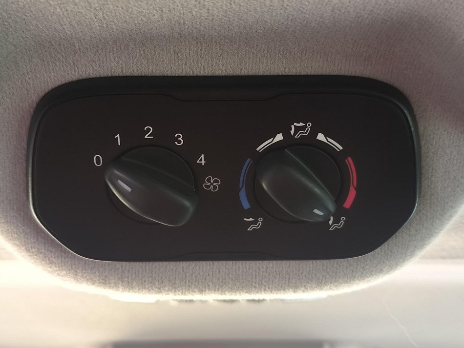 Ford Tourneo Custom 2.2TDCi Trend 8míst