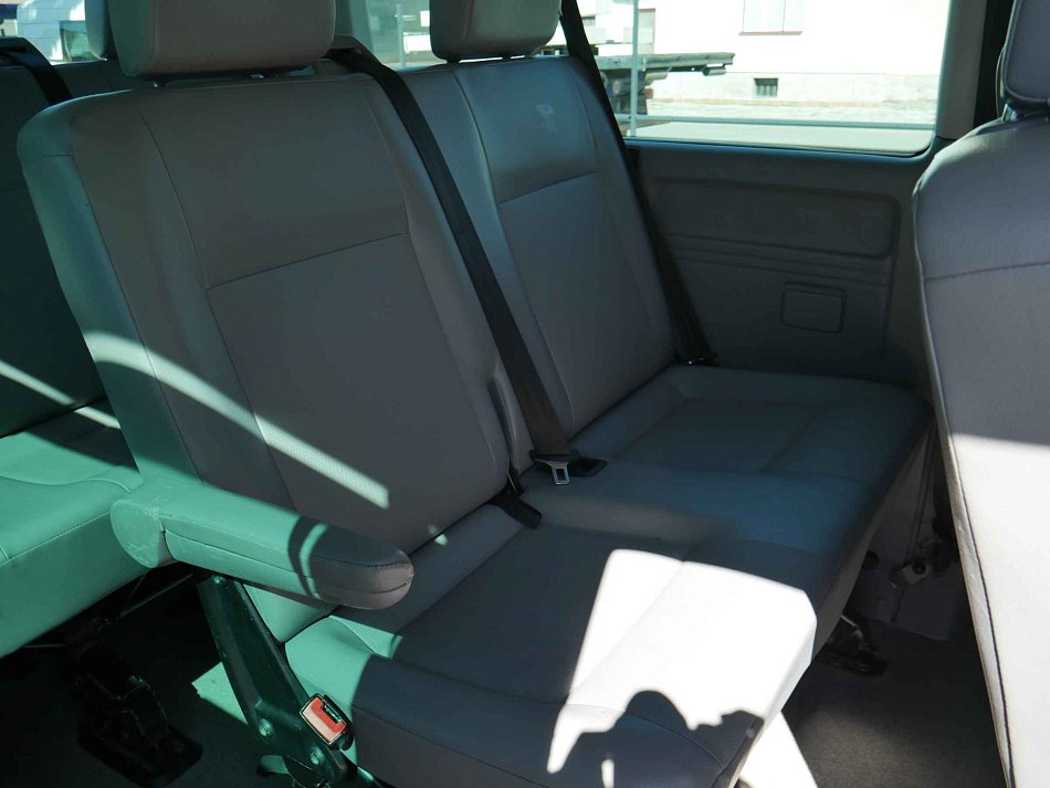 Volkswagen Transporter 2.5TDI  L2 9míst