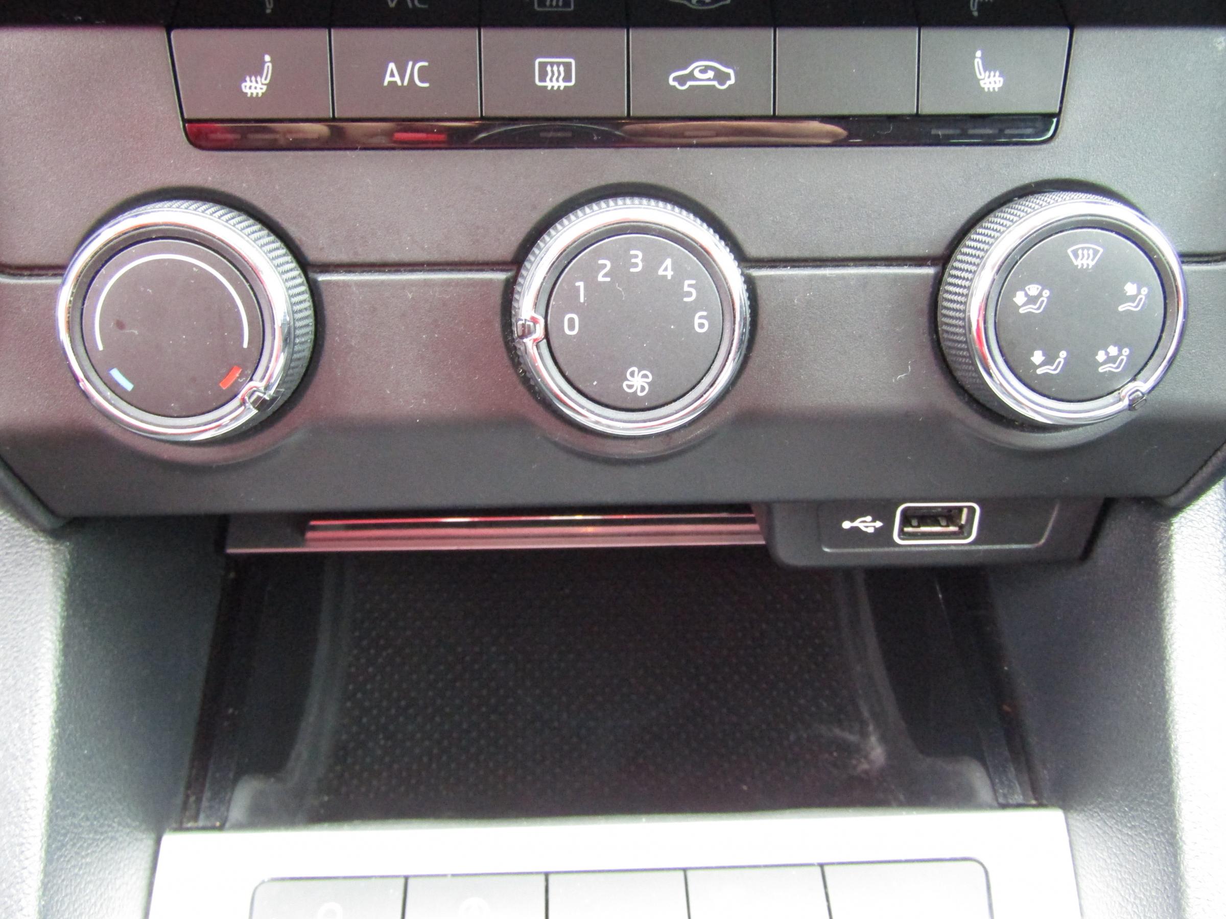 Škoda Octavia III, 2018 - pohled č. 14