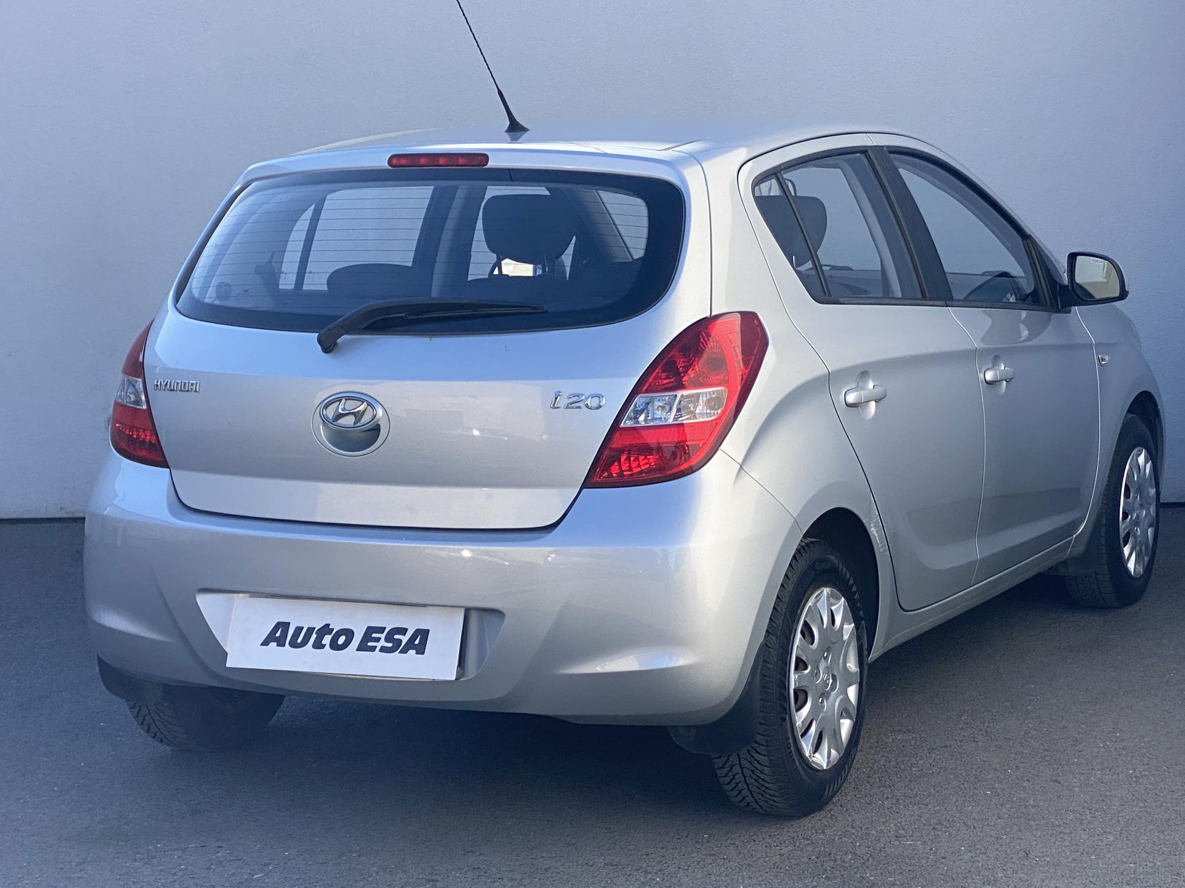 Hyundai i20, 2012 - pohled č. 4